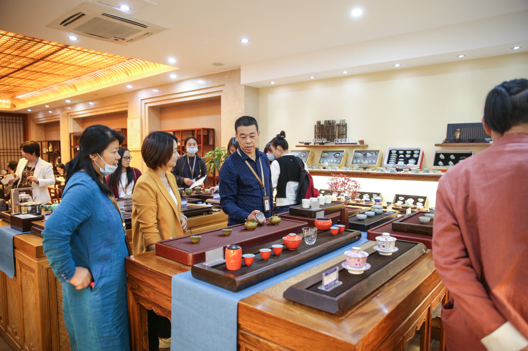 熱烈歡迎中國(guó)評(píng)茶師 · 茶藝師同學(xué)聯(lián)誼會(huì)的老師們到訪漢唐臺(tái)州總部插圖13 熱烈歡迎中國(guó)評(píng)茶師 · 茶藝師同學(xué)聯(lián)誼會(huì)的老師們到訪漢唐臺(tái)州總部插圖13